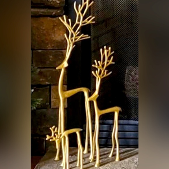 ALDI gold Sculpted Reindeer Large - Picture 2 of 4